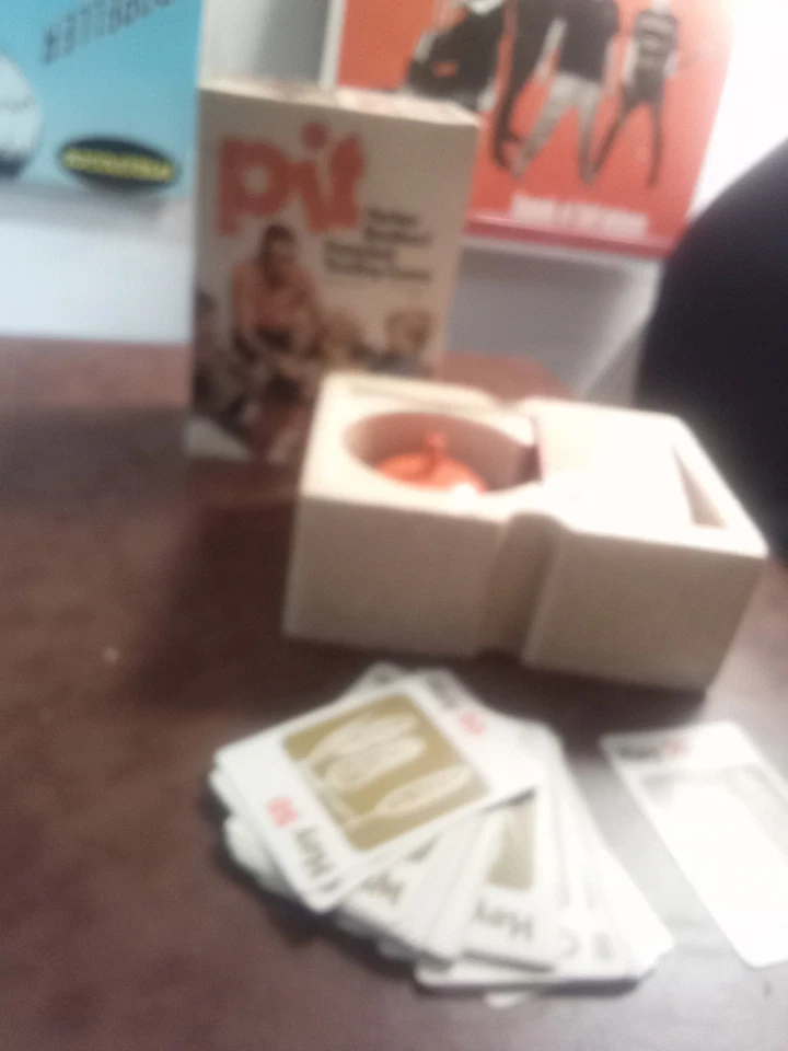 1973 Parker Brothers PIT Card Game w/ Bell No Instructions Great Condition Look! - Image 3 of 4