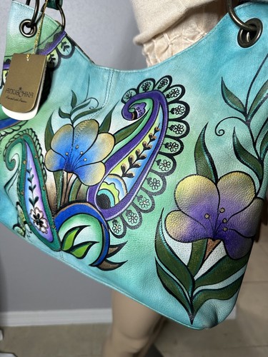 Borsa a mano Anuschka in pelle dipinta a mano - Nuova con etichette - Viola e fiori d'acqua - Foto 3 di 19