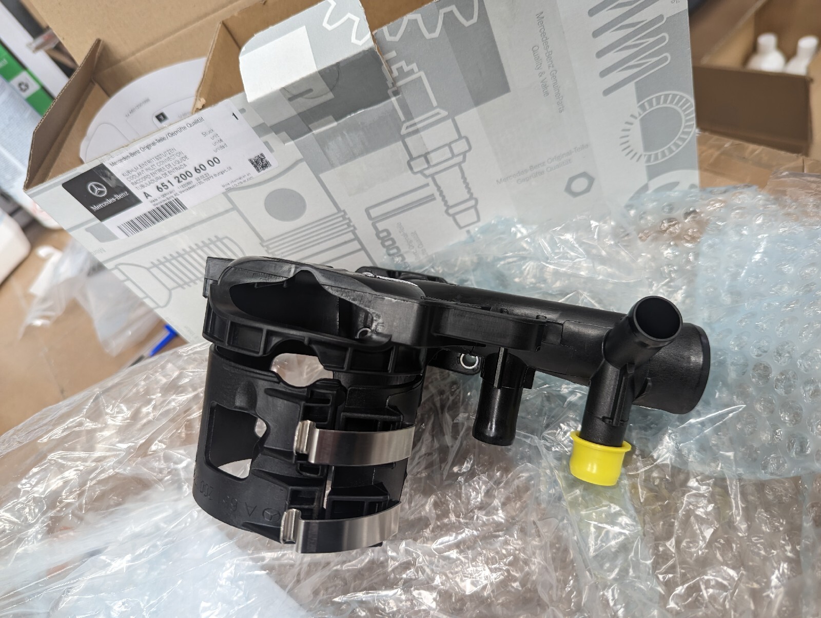 NEW Genuine MercedesBenz OM651 Water Outlet Fuel Filter Housing