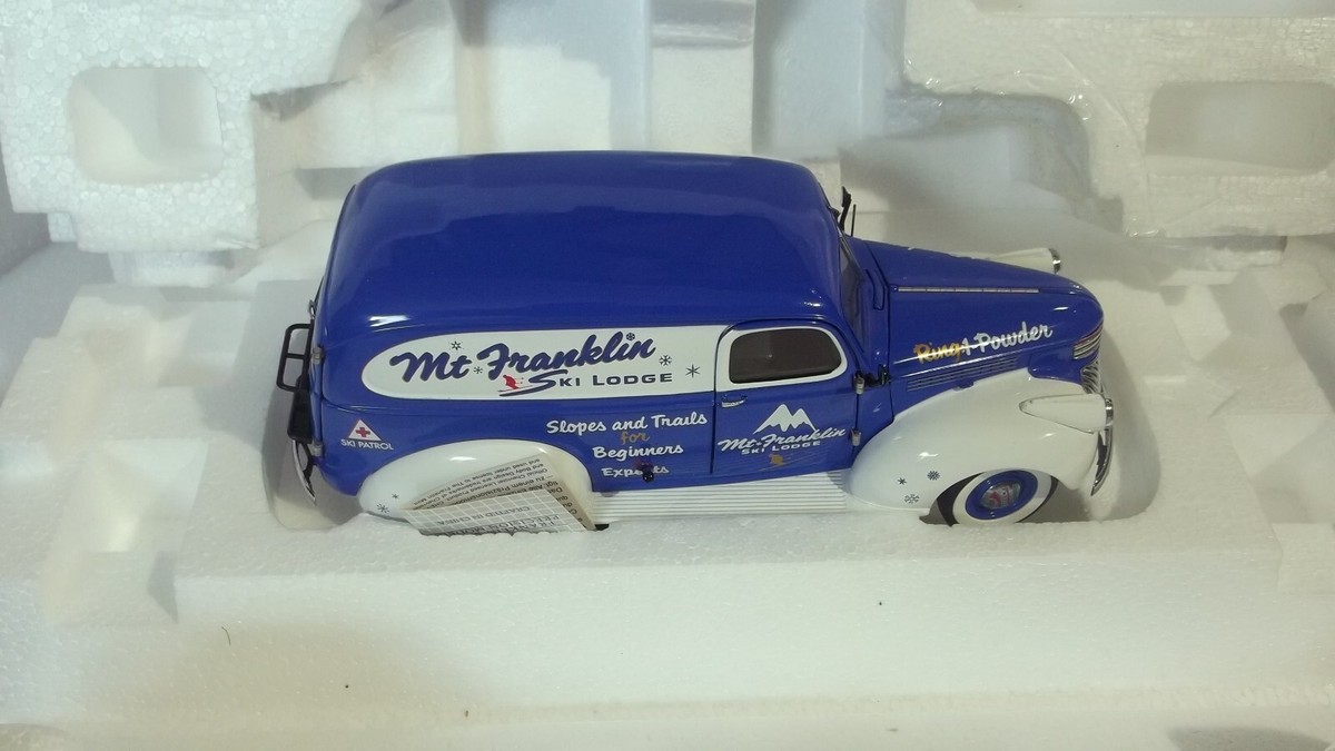 FRANKLIN MINT 1946 Chevrolet Suburban Ski lodge classic 1:24