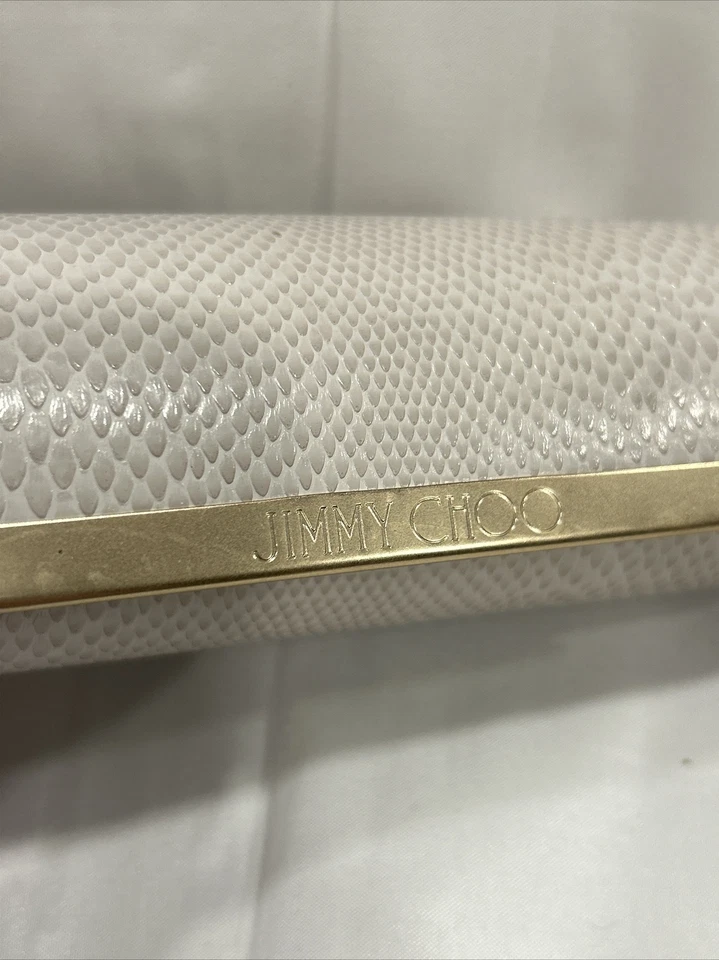 Estuche de piel de serpiente blanca sintética Jimmy Choo para gafas o gafas de sol cierre magnético Foto 2 de 4