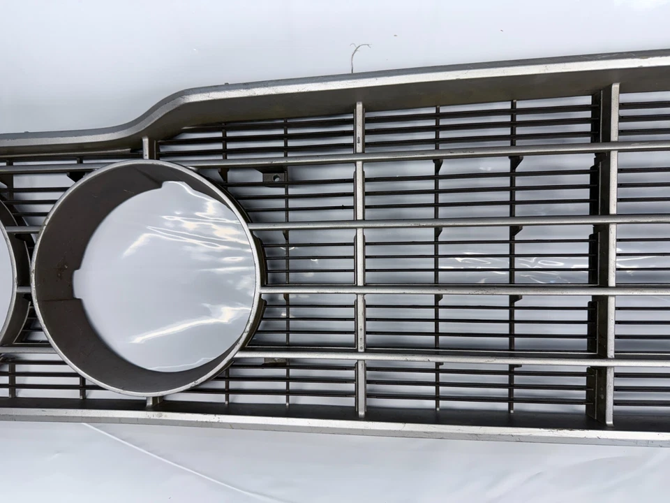 Rejilla Ranchero OEM 1973-1974 Ford Torino (base) D3OB-8150-AA 73 74 U5B-2 Foto 4 de 4