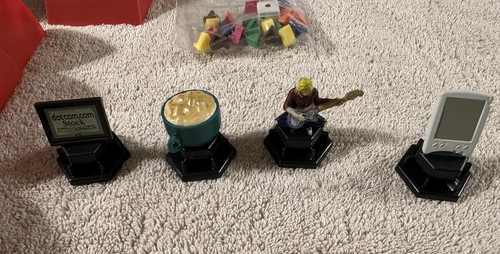 Trivial Pursuit 90’s Time Capsule Edition – Complete Board Game in Metal Tin - Picture 10 of 21