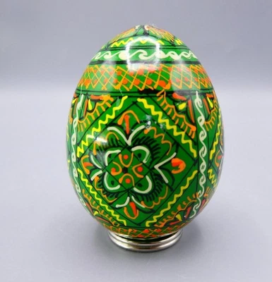 Hand Painted Wooden Decorative Egg Ornament Green Folk Art 6cm - VGC - Image 1 of 4