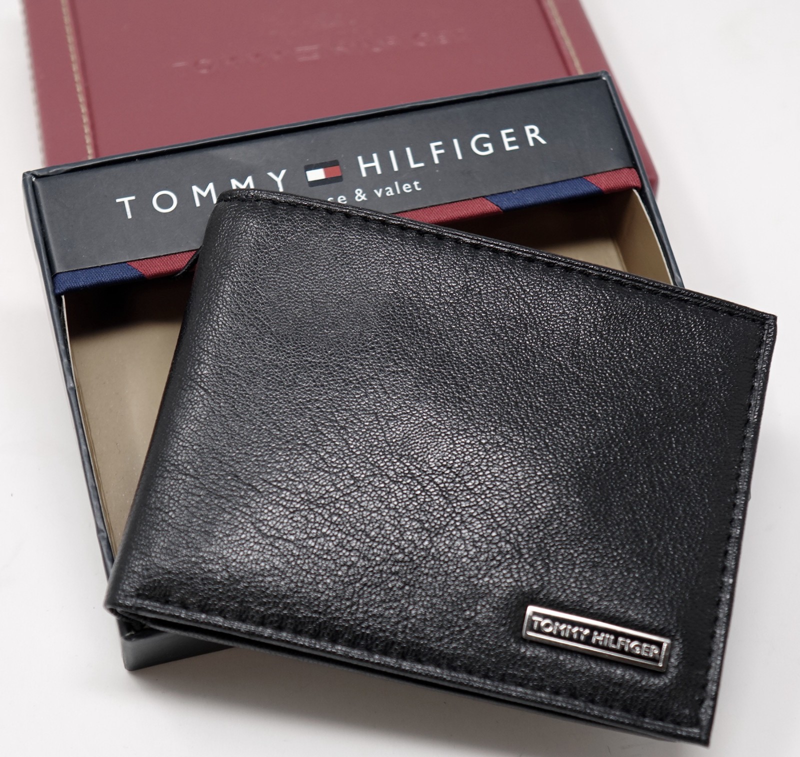 NEW Tommy Hilfiger Mens Black Leather Passcase Wallet with Box 6190₽