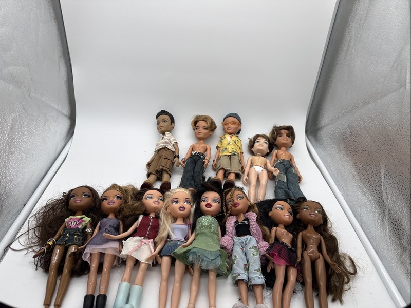 Lot of 13 Vintage Bratz Fashion Dolls