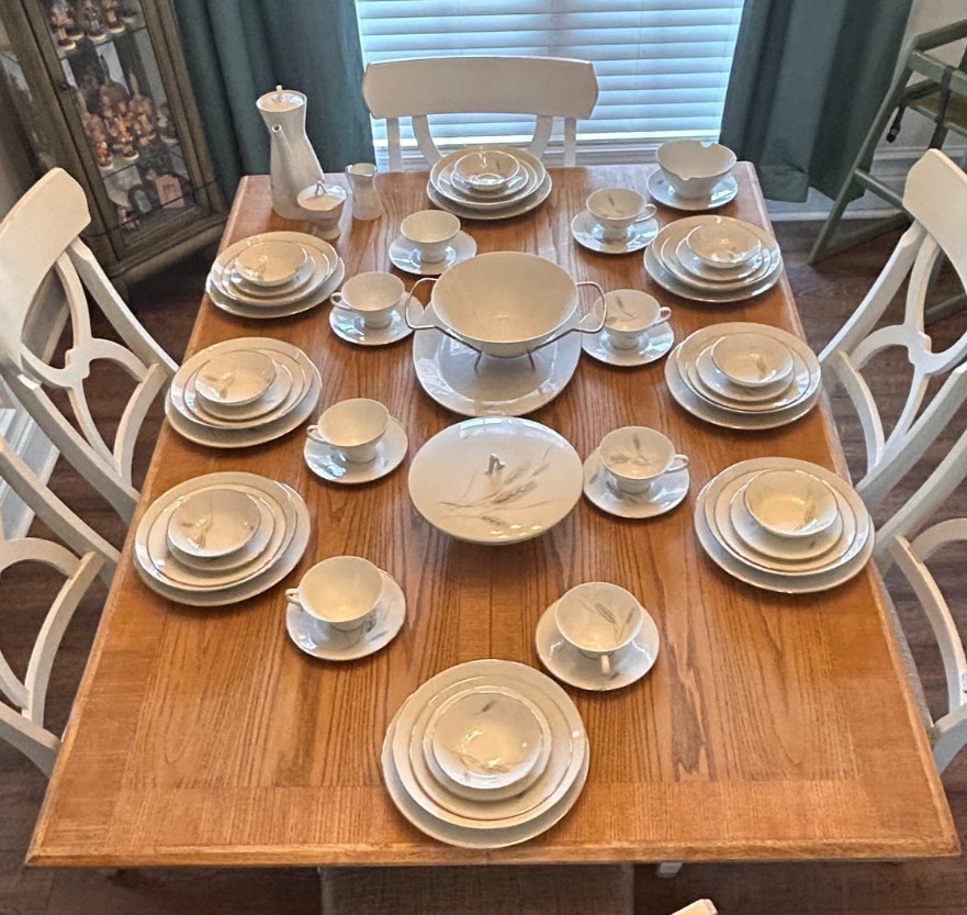 Rosenthal~Regina~Gold~Service for Eight~68 PIeces