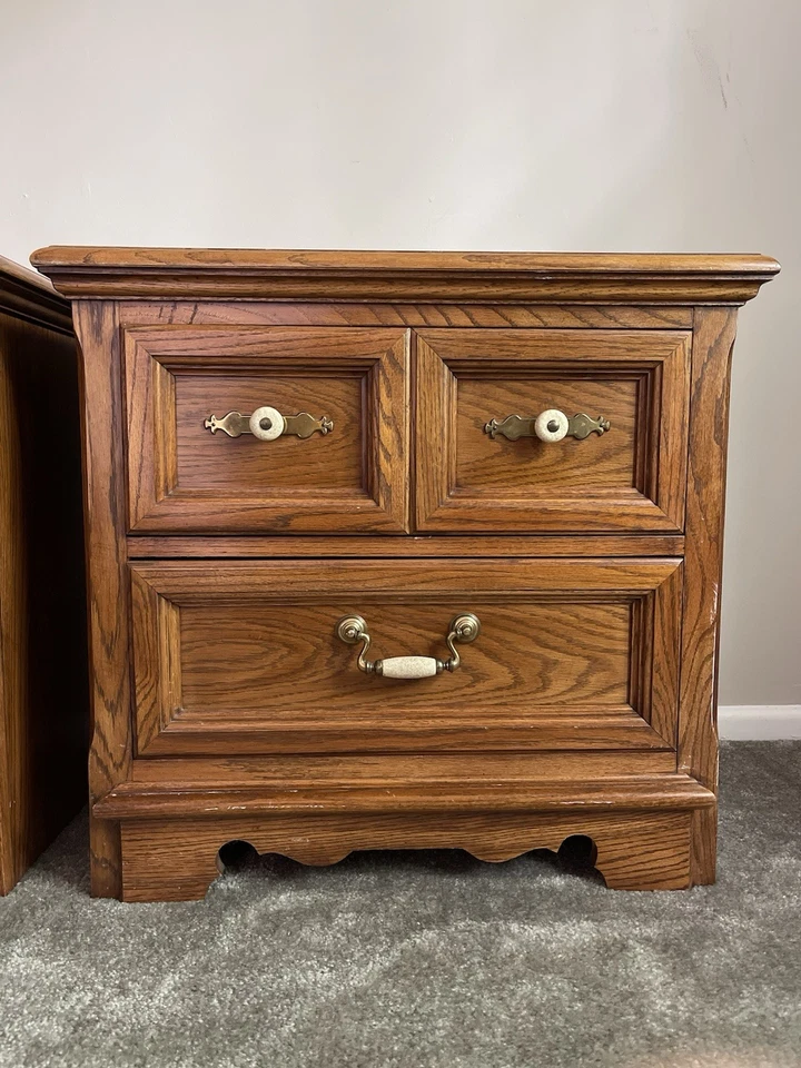 THOMASVILLE FURNITURE Homecoming Collection 26" Two Drawer Nightstands 43811-810 - Image 2 of 4