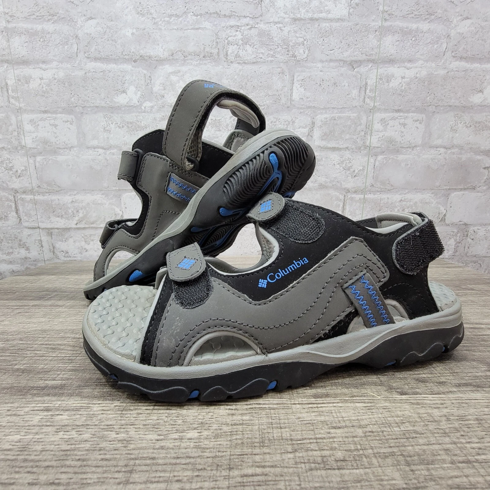 Columbia Youth Castlerock Supreme black stormy blue sandals size 5