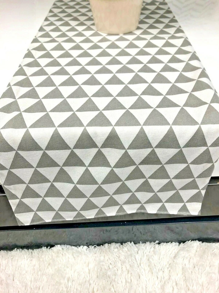 Table Runner, 100% Linen, Geometric Design - Image 3 of 4