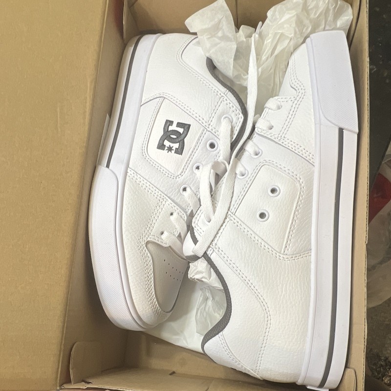 DC Shoes Skateboarding Lace-Up Shoes White US Size 9M BRAND NEW NEVER WORN