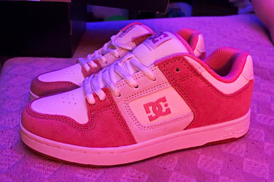 DC women s  Pink/White Leather Lace-Up Sneakers Logo Rubber Sole US 7.5 NIB