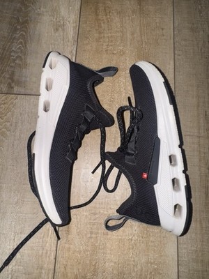 On Cloudeasy Womens Running/ Walking Casual Sneaker Black Size 6