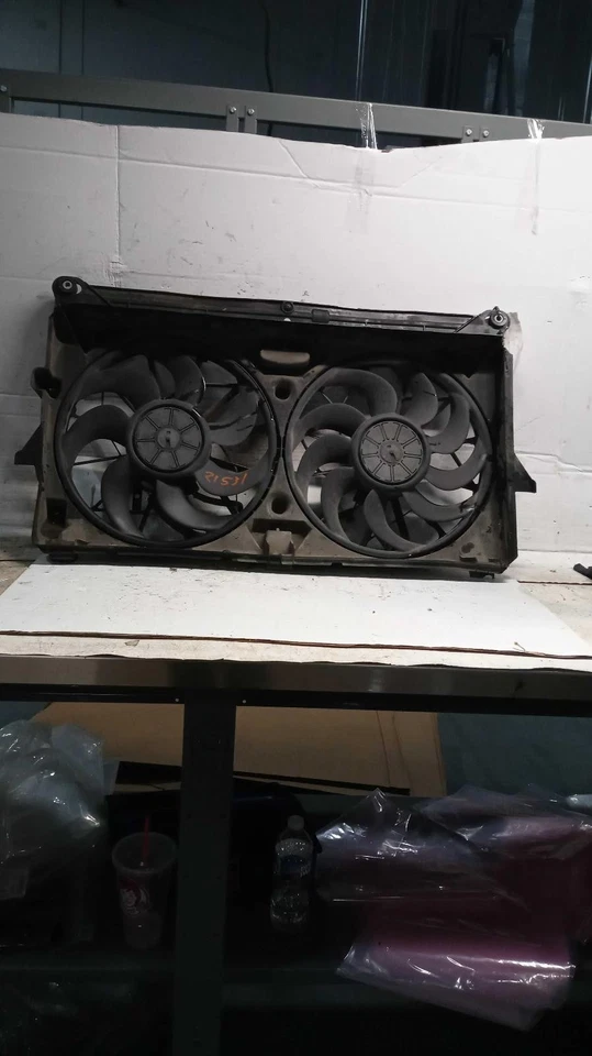 Used Engine Cooling Fan Motor fits: 2010 Gmc Sierra 1500 pickup Fan Assembly Gra Foto 2 de 4