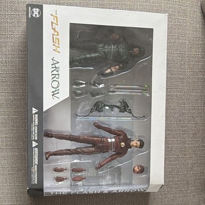 DC Collectibles The Flash & Arrow Boxed Action Figure Set w/ Accessories