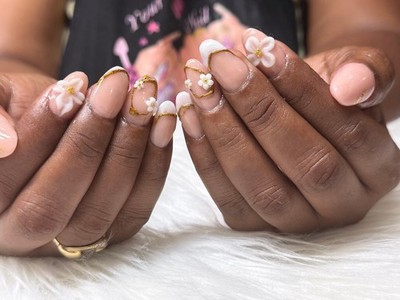 Custom 3D Floral Press-On Nails with Gold Accents