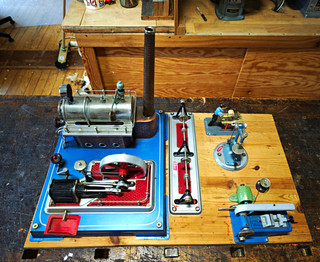 Wilesco Modell Dampfmaschine auf Grundplatte mit Sägen Bohrmaschine Und Trafo