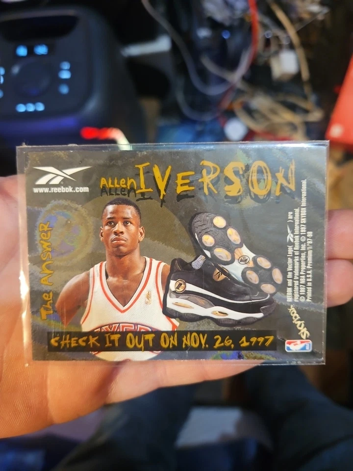 Skybox Premium Allen Iverson #100 Reebok Gold 1997-98 Foto 2 de 2