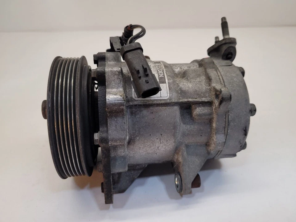 2002-2005 JEEP LIBERTY AC Compressor 3.7L 55037466AE 02-05 - Imagem 2 de 4