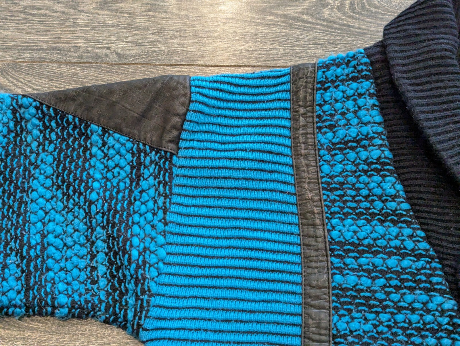 Vintage First Class Blue/Black Pattern Chunky Kni… - image 7