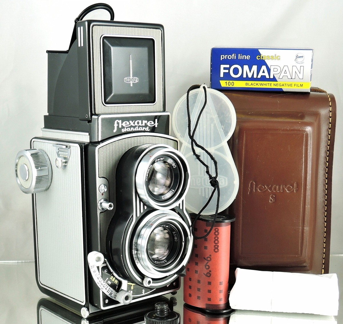 Meopta Flexaret V 二眼レフカメラ with case. Flexaret V TLR camera Meopta Czech circa 1950 – The Curious