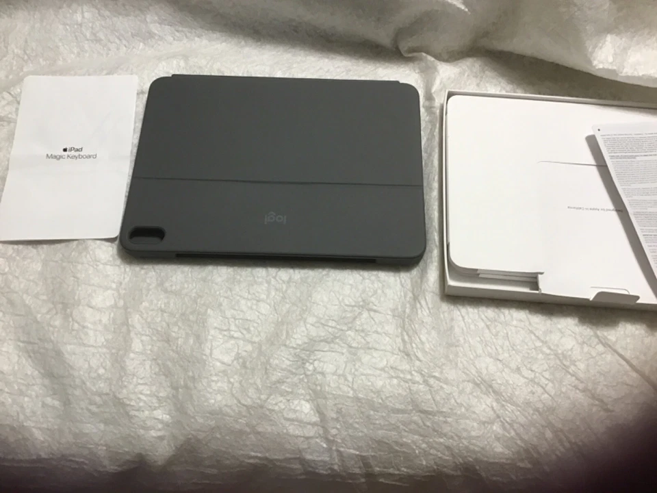 Logitech Ultrathin Keyboard Folio Case for Apple iPad mini - white works w/ ret - Image 2 of 4