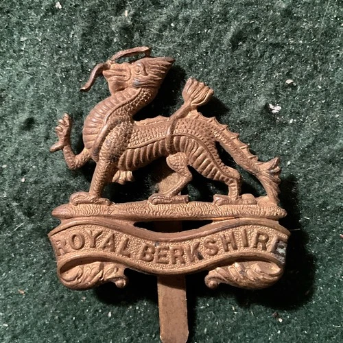 Ww1 Royal Berkshire Regiment Cap Badge gilded. ba14
