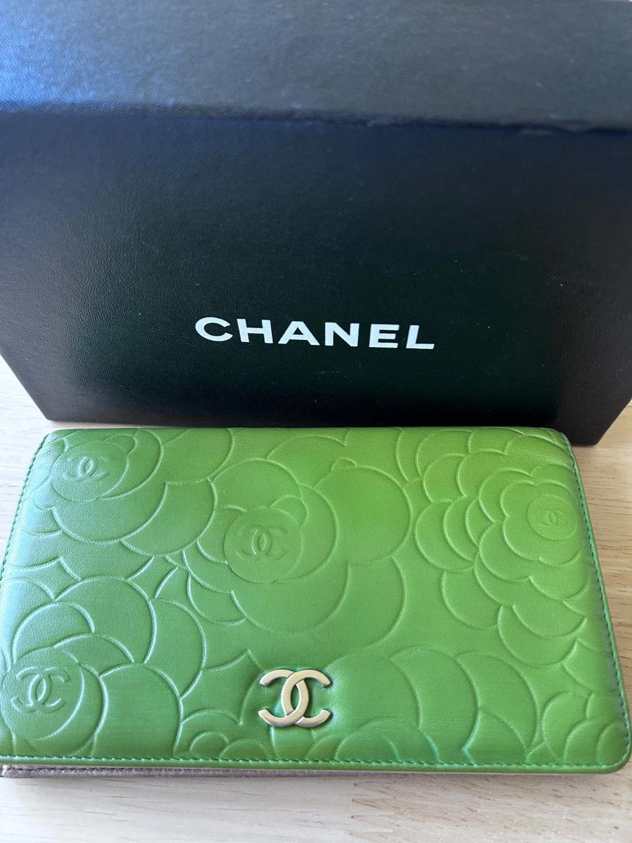 認証カード】CHANEL カメリア　折り財布 グリーン系 パテント　イタリア製 CHANEL Green Folding Wallets for Women for sale | eBay