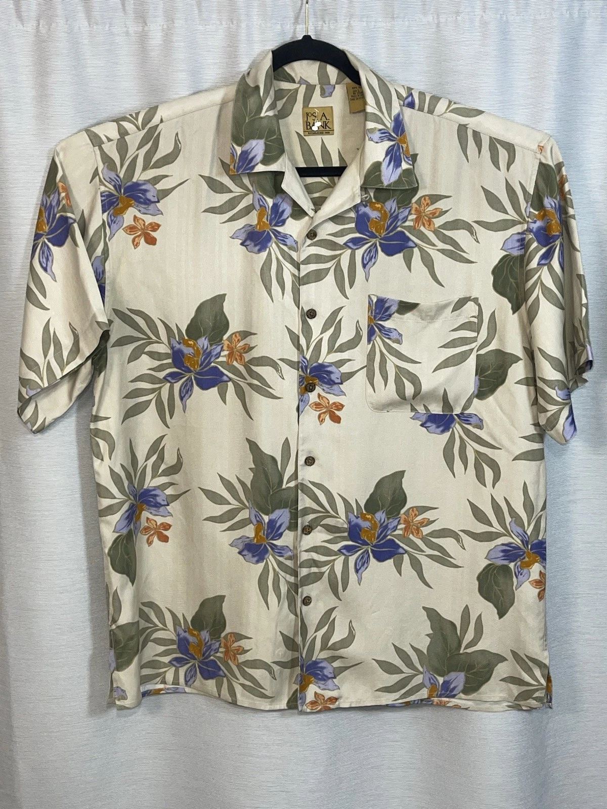 Jos. A. Bank 100% Silk Button Up Short Sleeve Floral Shirt Large Aloha Resort