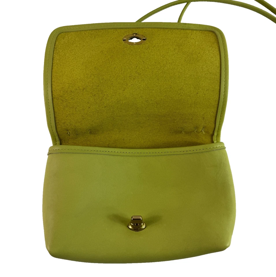 Bandolera Coach 9924 Station Bag Guante Verde Lima Cuero Curtido Turnlock De Colección Foto 4 de 4