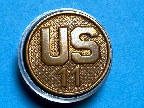 CIRCA 1926-1937, U.S. 11th REGIMENT, COLLAR DISK TYPE II, ENLISTED, U.S. ARMY
