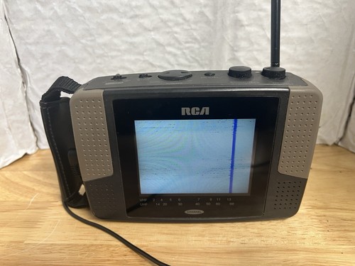 RCA Active Matrix Hand-Held Portable Color LCD TV VHF-UHF L4000BC Vintage - Picture 2 of 10