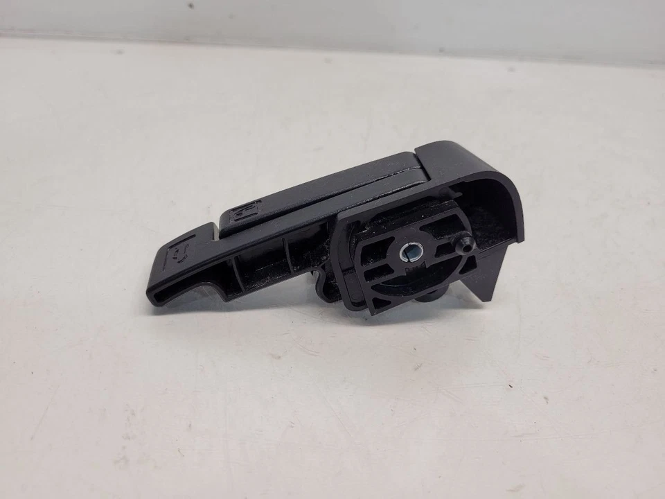 2011 Mitsubishi Lancer Trunk/Fuel Door Release Buttons - Изображение 3 из 4