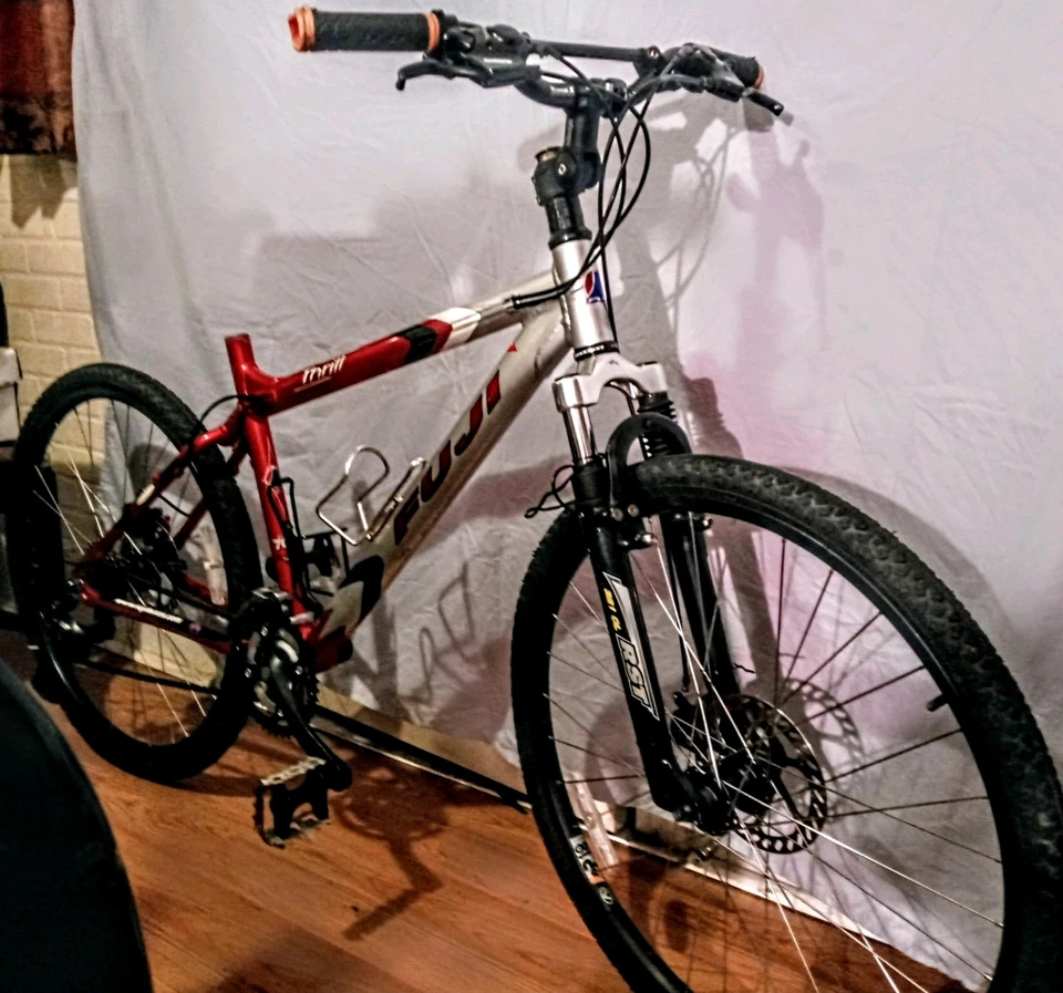 Bicicleta de montaña Fuji Thrill Foto 2 de 4