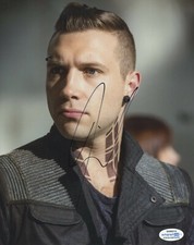 Jai Courtney Divergent Autographed Signed 8x10 Photo ACOA 