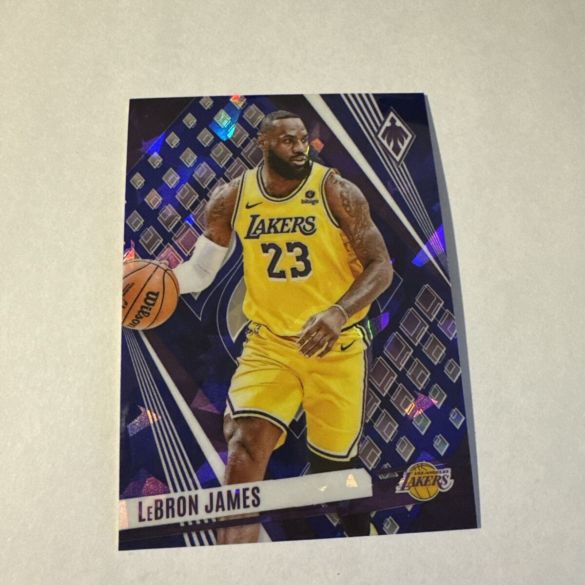 2023-24 Panini Phoenix LeBron James Blue Cracked Ice 2023-24 Panini Phoenix LeBron James Blue Cracked Ice