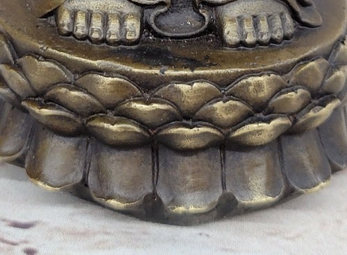 Estatua de Buda en bronce con las manos colocadas en el mudra Abhaya - Imagen 10 de 11