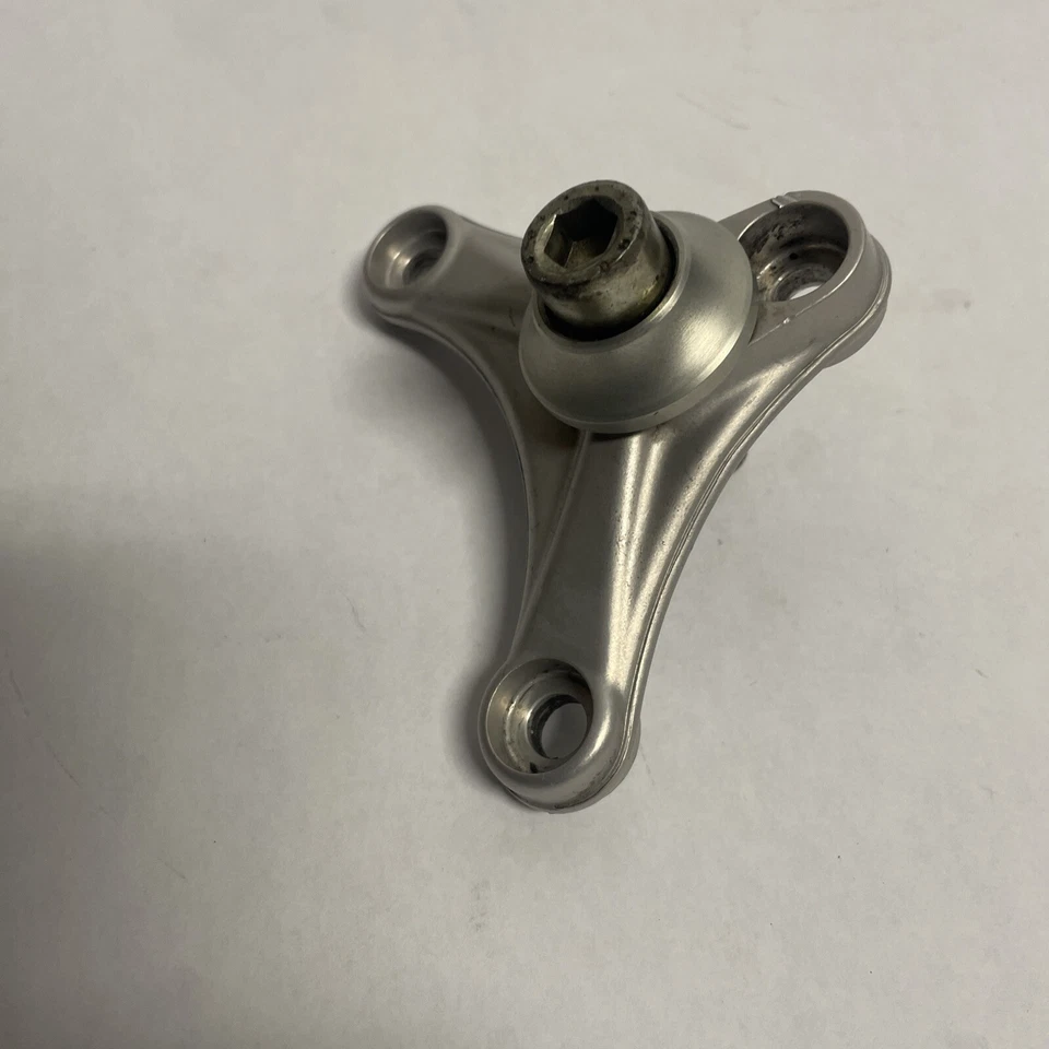 Soporte de amortiguador trasero Ducati Panigale 1199 2012-2015 #204543 OEM Foto 2 de 4