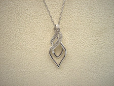 .925 Sterling Silver Pendant Necklace w/Diamonds