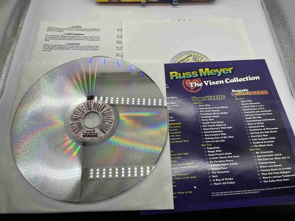 "Russ Meyer The Vixen Collection" Box Set Laserdisc LD - 3 Disc Box Set Foto 2 de 3