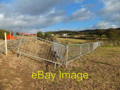 Photo 6x4 Crowd control at the site Hardly a problem as the title might s c2012