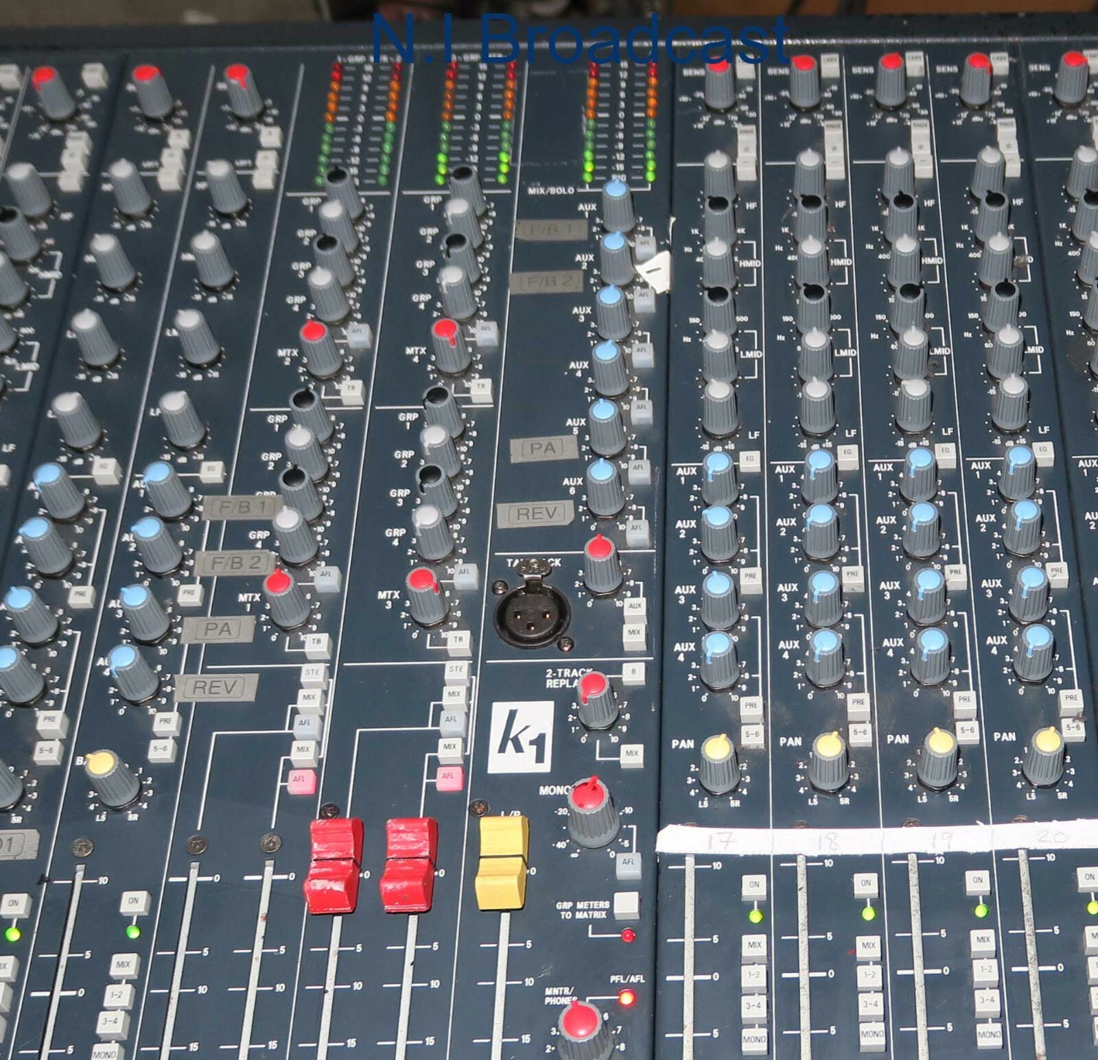 Soundcraft k1 32channel analog sound mixer Grelly België