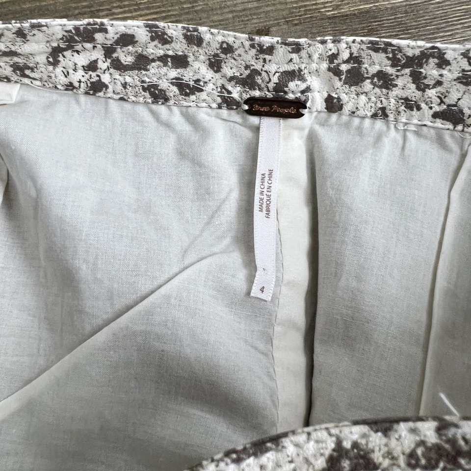 Minifalda vegana Free People talla 4 marrón con estampado de leopardo envolvente sintética Foto 3 de 4