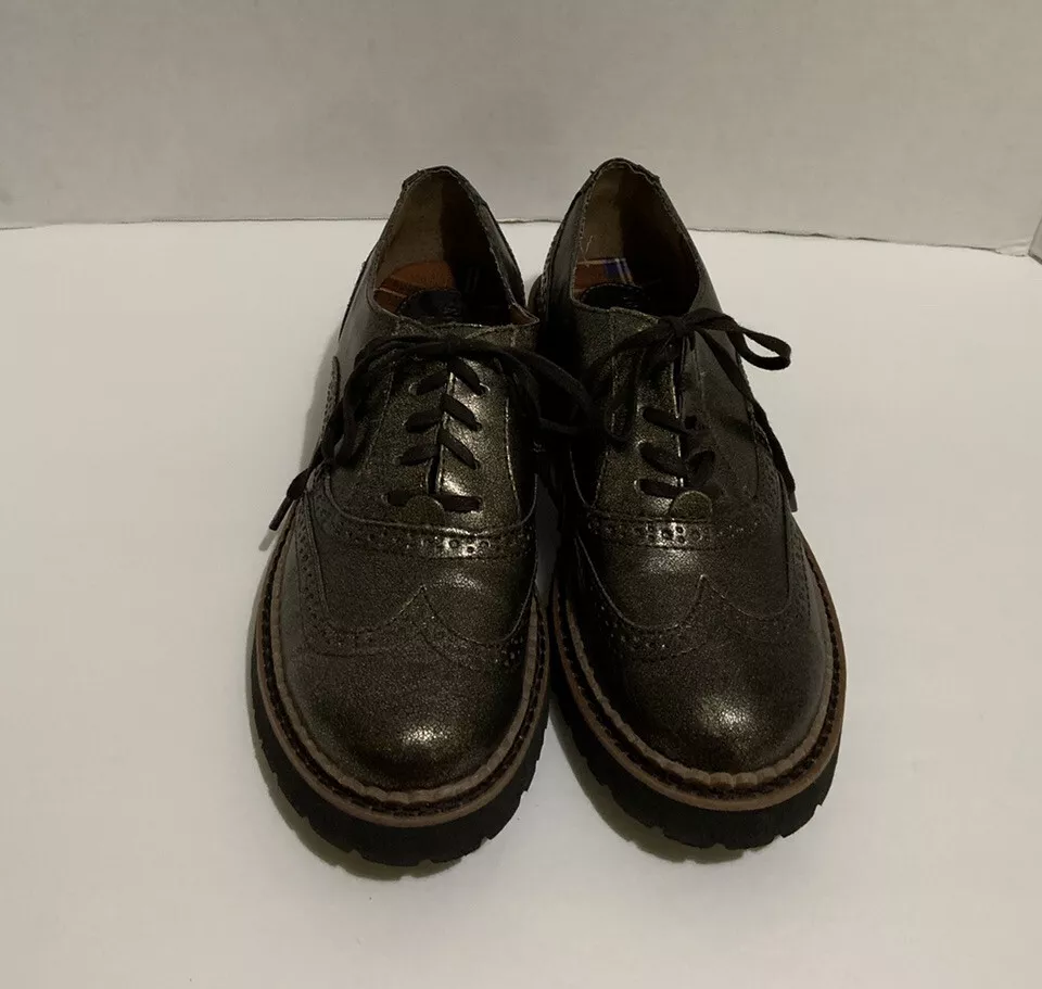 Born wingtip shoes best sale womens