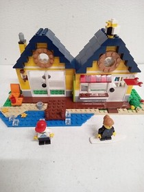 LEGO Creator BEACH HUT 3-in-1 (31035)  99% Complete Missing Head #2T2
