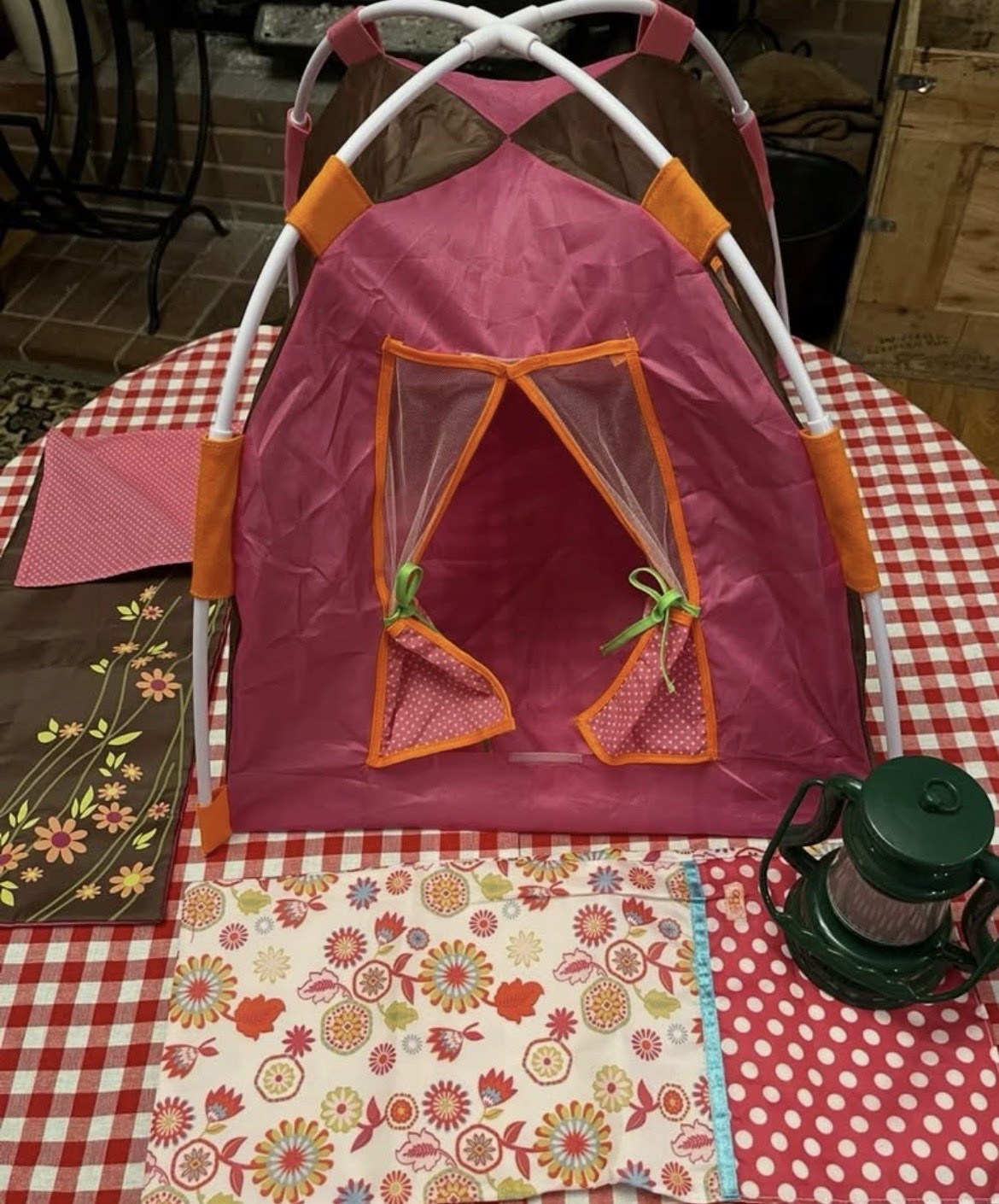 Our Generation Tent w/light up lantern,2 sleeping bags & acc