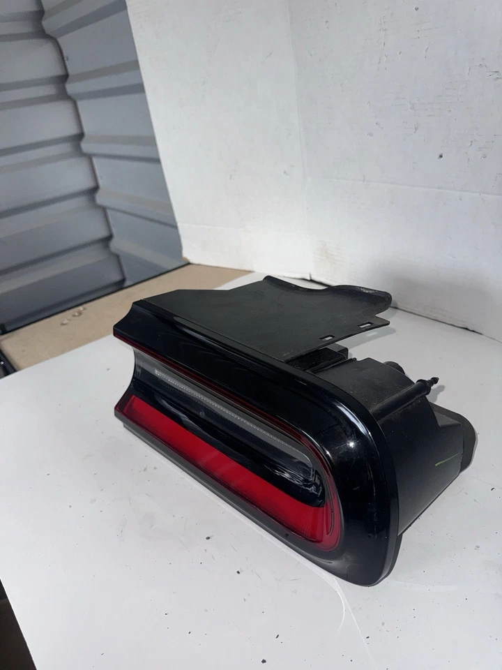 Dodge Challenger 2015-2020 pasajero luz trasera derecha LED 68403954 OE Foto 3 de 4