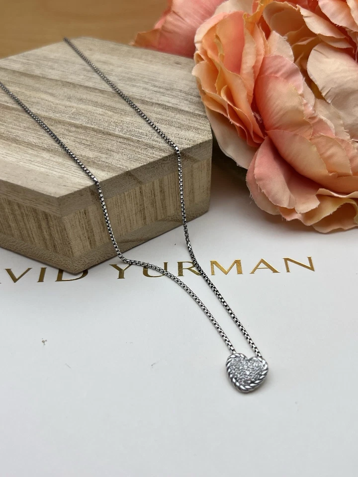 "Collar David Yurman de plata de ley .925 pequeño pavé corazón de diamantes blancos 17""" Foto 2 de 4