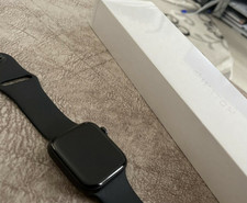 Apple Watch Series 6 44mm Space Grau Aluminiumgehäuse mit Schwarz  Sportarmband - Regular (GPS) (M00H3FD/A) online kaufen | eBay