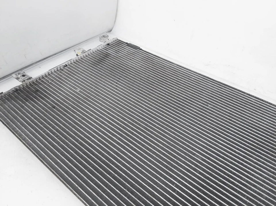 Конденсатор кондиционера переменного тока универсал Volvo Xc70 2003-2005 годов выпуска 30676602 - Изображение 3 из 4